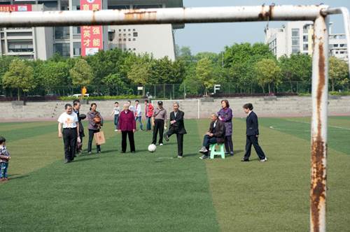 说明:http://www.cqcet.edu.cn/__local/7/50/6D/CE8A64E5EB5A3349CBDD91D2F9F_28C68876_20DDA.jpg