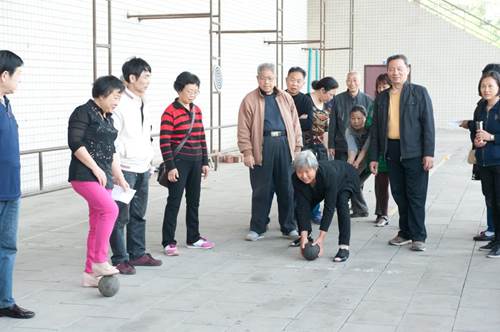 说明:http://www.cqcet.edu.cn/__local/B/7E/54/0CB3484AD6ED2BE8A17E9579312_AB470B40_18DA2.jpg